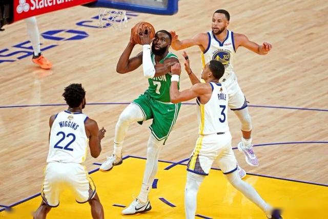 乔帅雪藏王哲林重用胡金秋 后者20分率队首胜